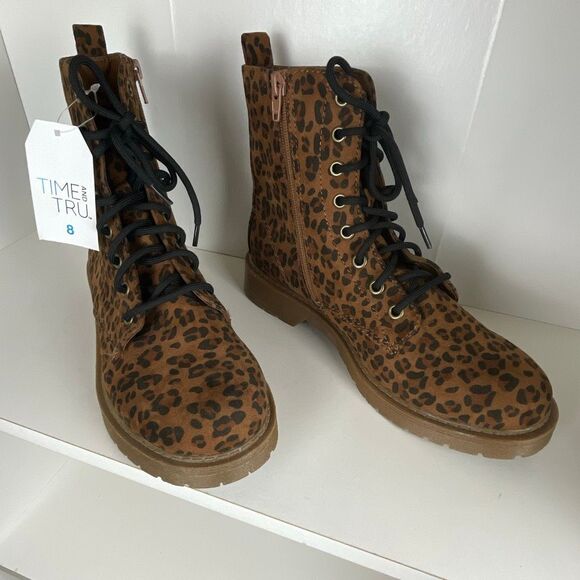 NEW Leopard Print Faux Suede Lug Sole Boots 8 - Picture 2 of 9